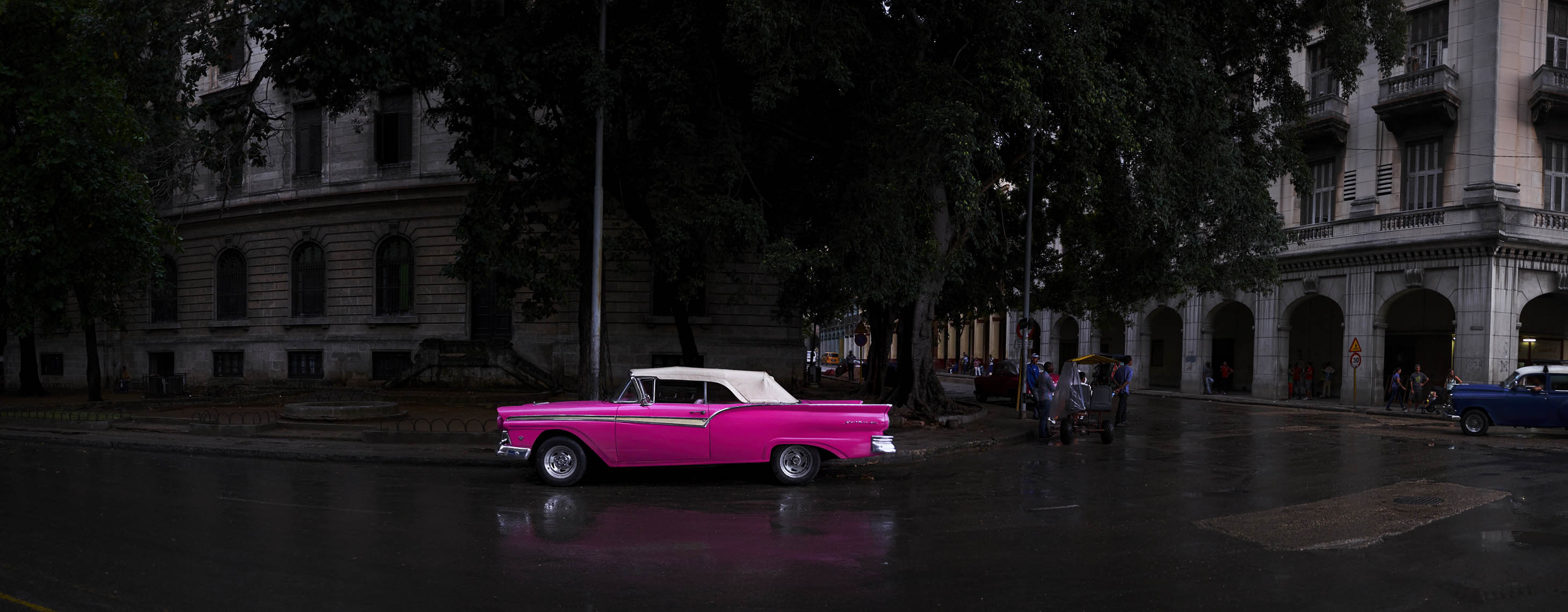 Pink Car Cuba_Panorama1